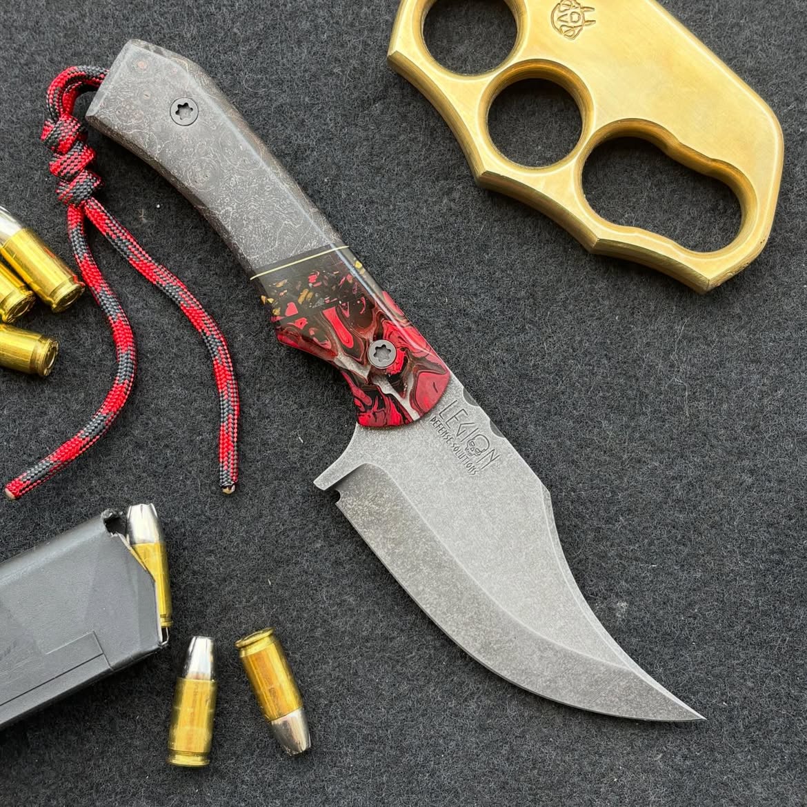 Warpath Tracker fixed blade with red lava resin scales