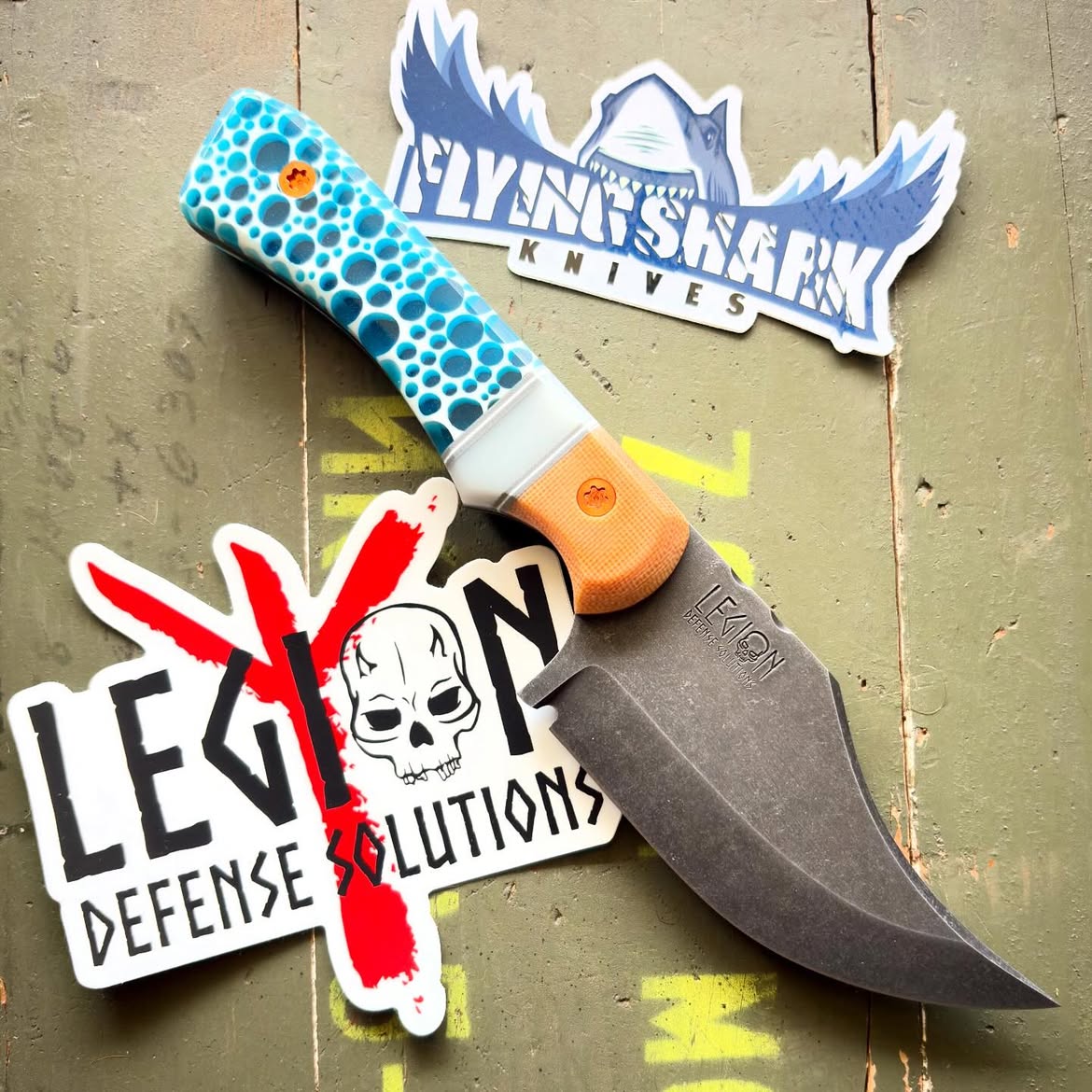 Blue honeycomb resin handle blade